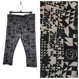 Zumba cropped leggings.  Size medium